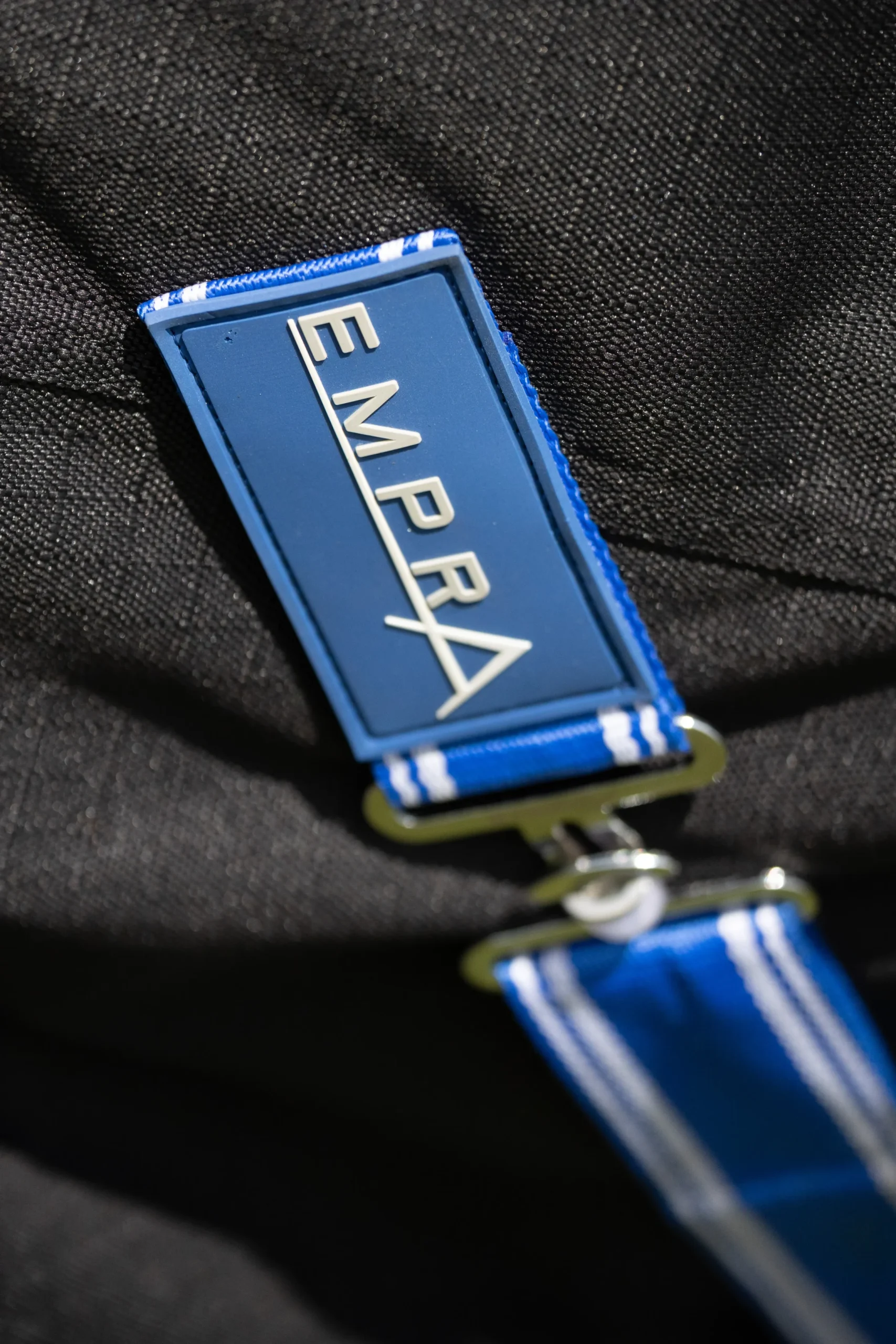 StormX Empra Extra 200g Turnout Rug with Detachable Neck - Image 6