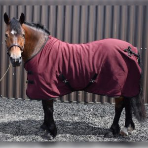 John Whitaker Bilbao Bonded Fleece Rug in Burgundy Size 5'6