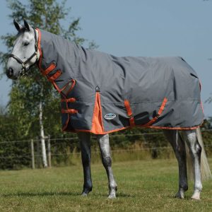 Weatherbeeta Comfitec Classic Combo Neck Medium/Lite 100g Turnout Sizes 4'3 & 4'6