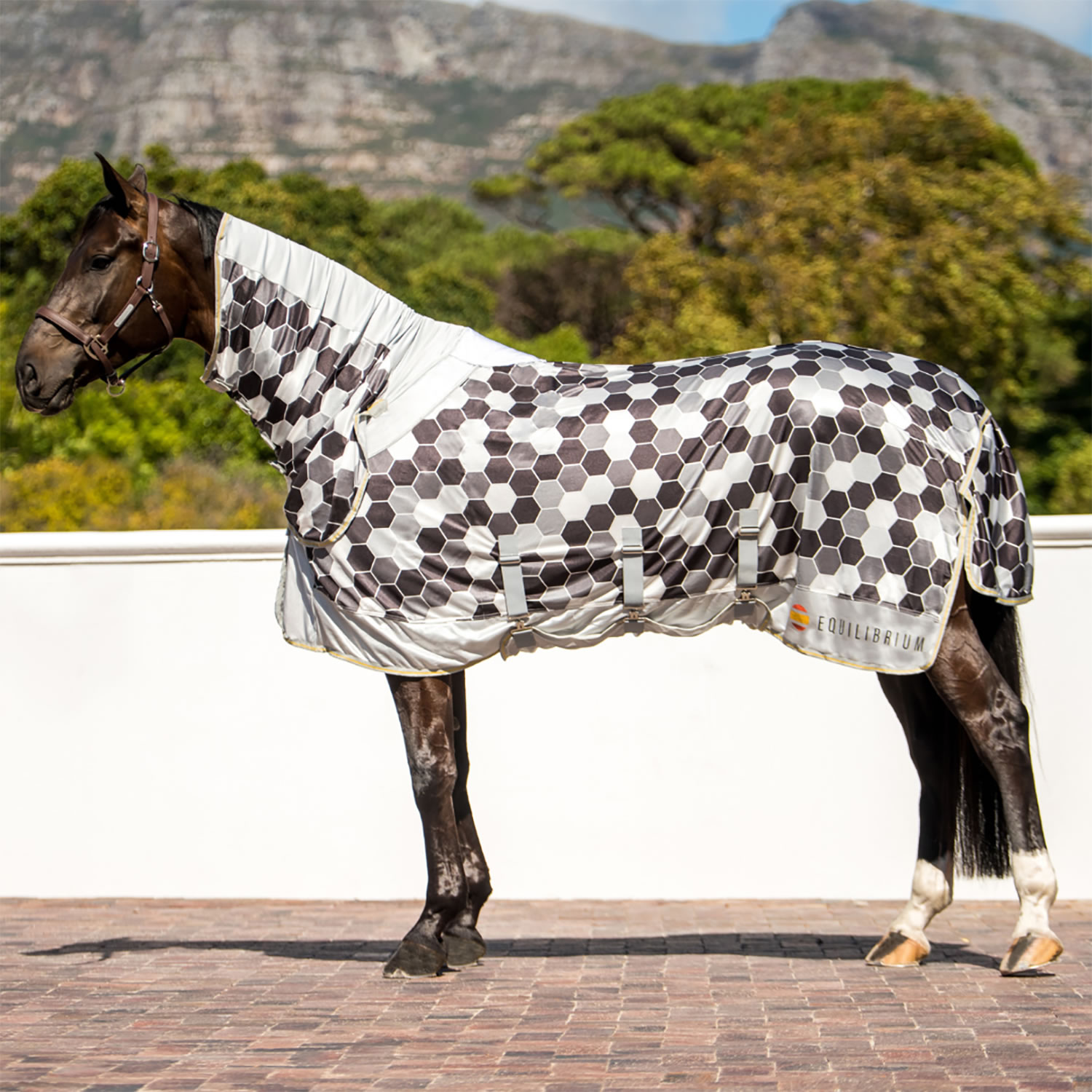 Equilibrium Field Relief Fly Rug Grey/White Sizes 5'6 to 7'0